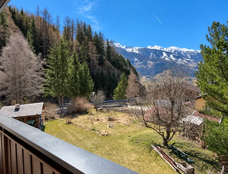 Blick vom Balkon auf die Berge