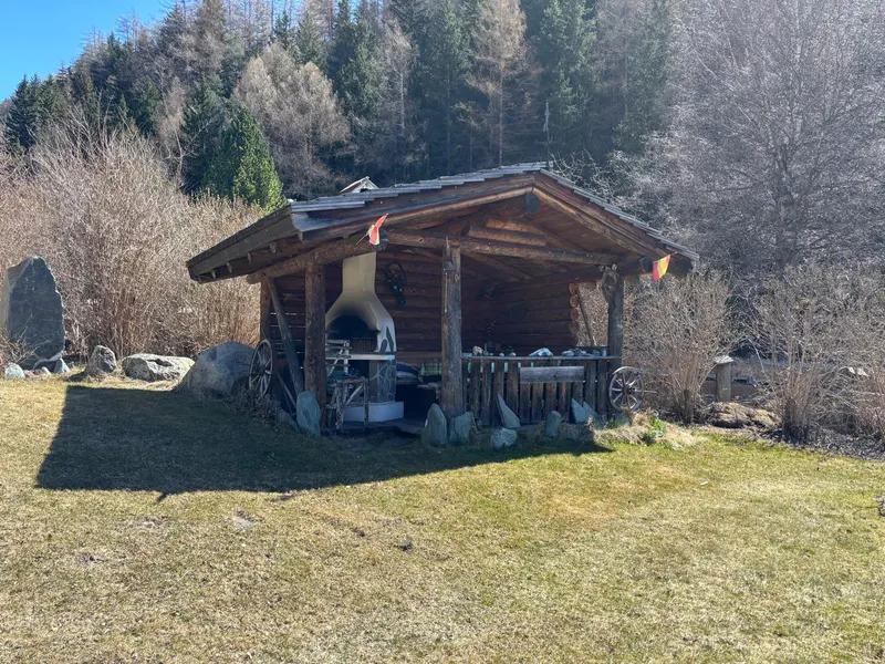 Grillhütte im Garten